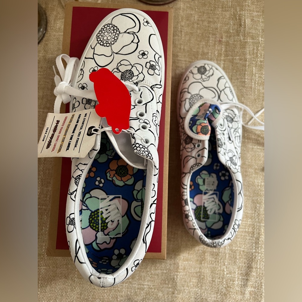 Vans ‘U-Color’  B&W Flower Lace Up Shoes Men Sz 11.5/ Women Sz 13 New In Box